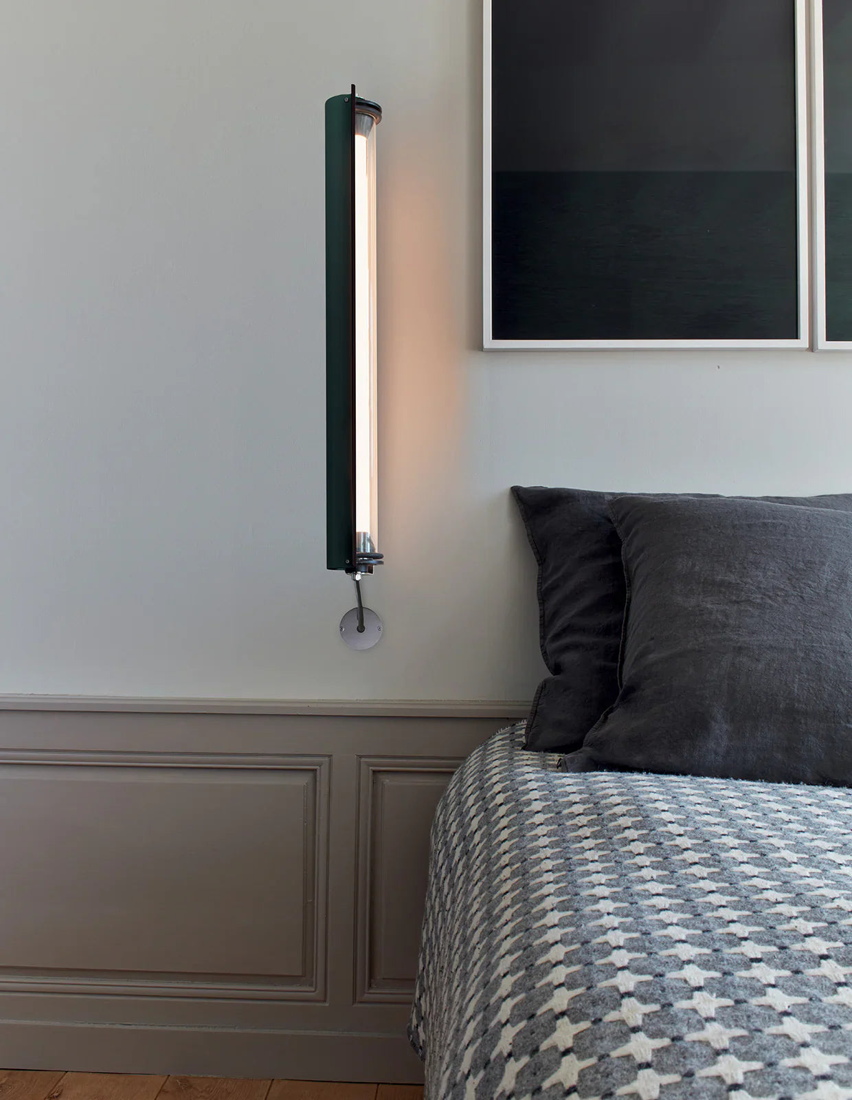 Tube 360 Wall, 162 cm, White with Silver, LED, Triac Dim, IP65