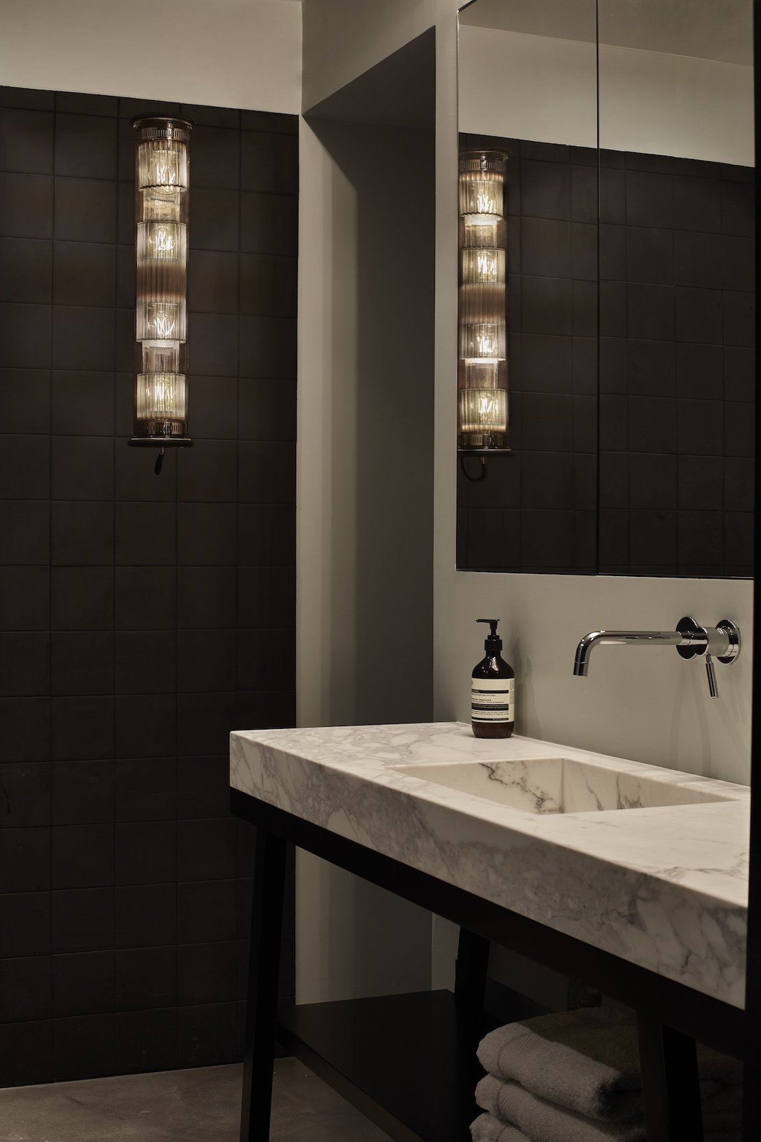 Tube Bulb Pendant, Linear Vertical, 72 cm, Silver Reflector No Mesh, E27, IP64