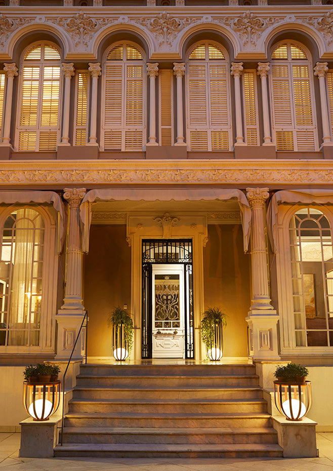Bols outdoor floor lamps in short red and tall black lit in the evening