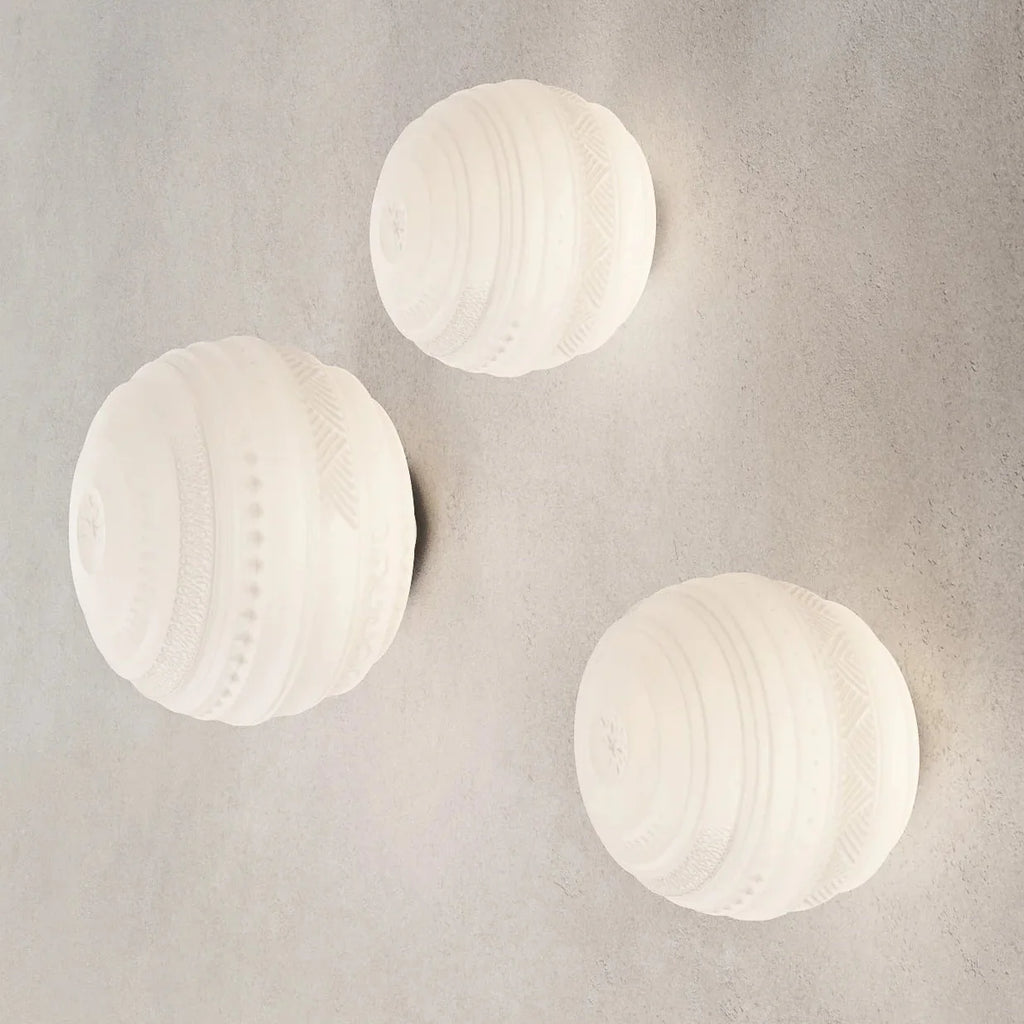 Braille Wall, 25 cm, White Textured Glass with Black Base, E14, Triac Dim, IP20