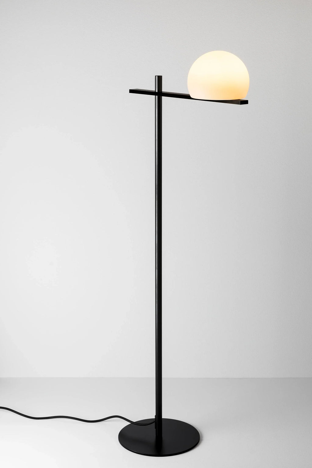 Circ Floor Lamp, Glass Shade with Black, LED, IP20