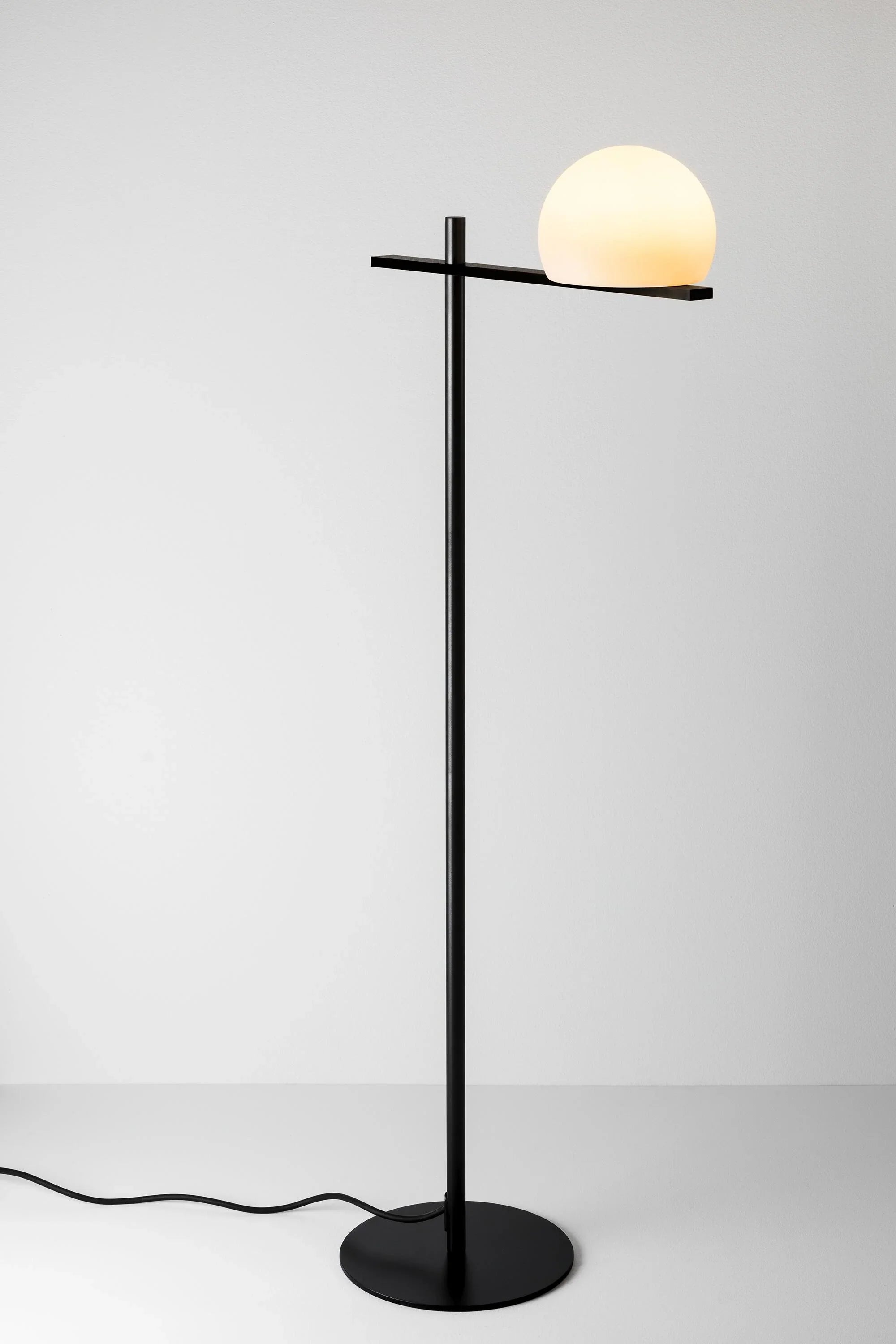 Circ Floor Lamp, Glass Shade with Black, LED, IP20