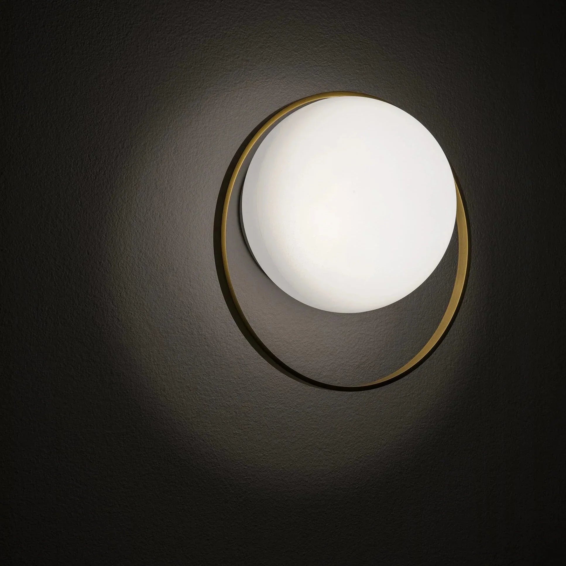 Circ Wall Light, White Poly with Rust Ring, LED, Triac Dim, IP55
