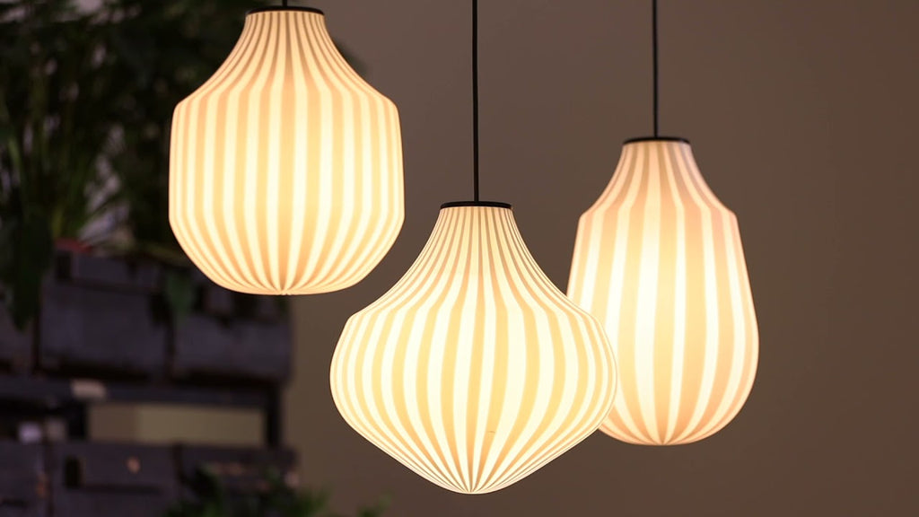 Circus pendant light, white filigree handblown glass, wide, E27, Triac Dim, IP20