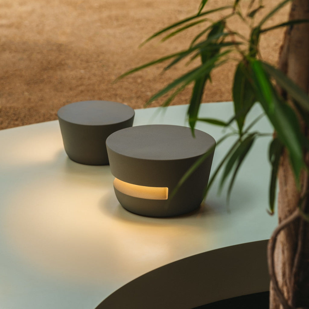 Dots Bollard, Small, Half Halo, Graphite Black, LED, IP65