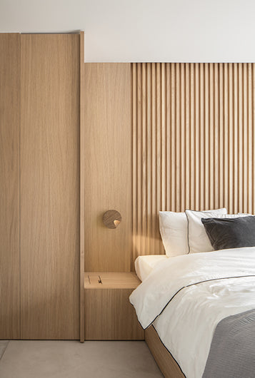 Dots Wall, Reading, Adjustable, Wood American Oak, 5.75W, LED, Thumbswitch or Dim