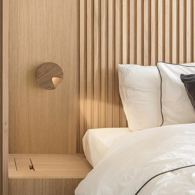 Dots Wall, Reading, Adjustable, Wood American Oak, 5.75W, LED, Thumbswitch or Dim