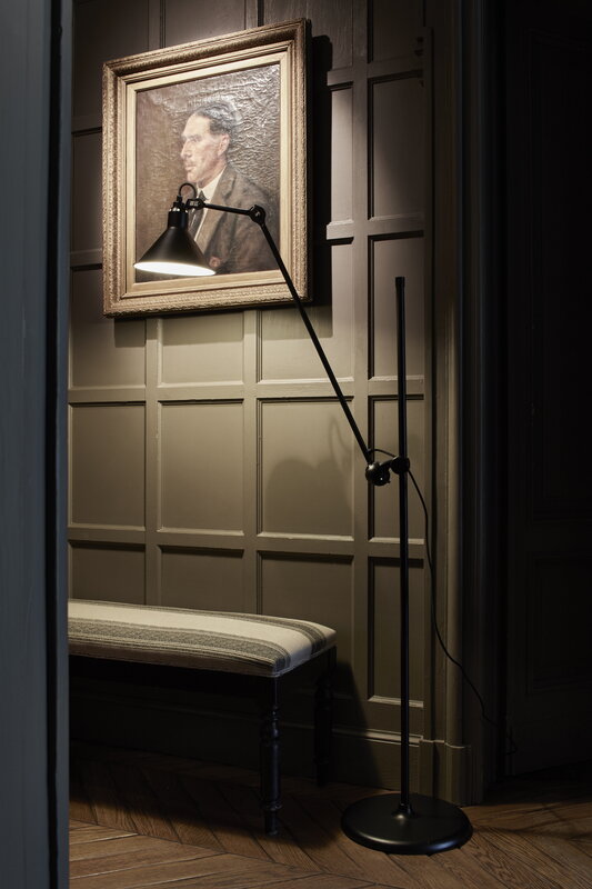 Gras-N215-Floor-Black-with-Dark-Panelling-and-Painting