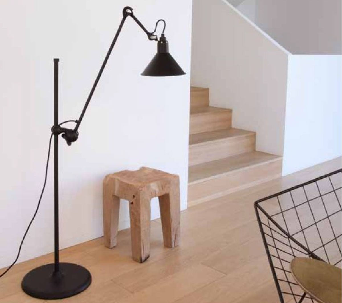 Gras-N215-Floor-Black-with-Wooden-Stool