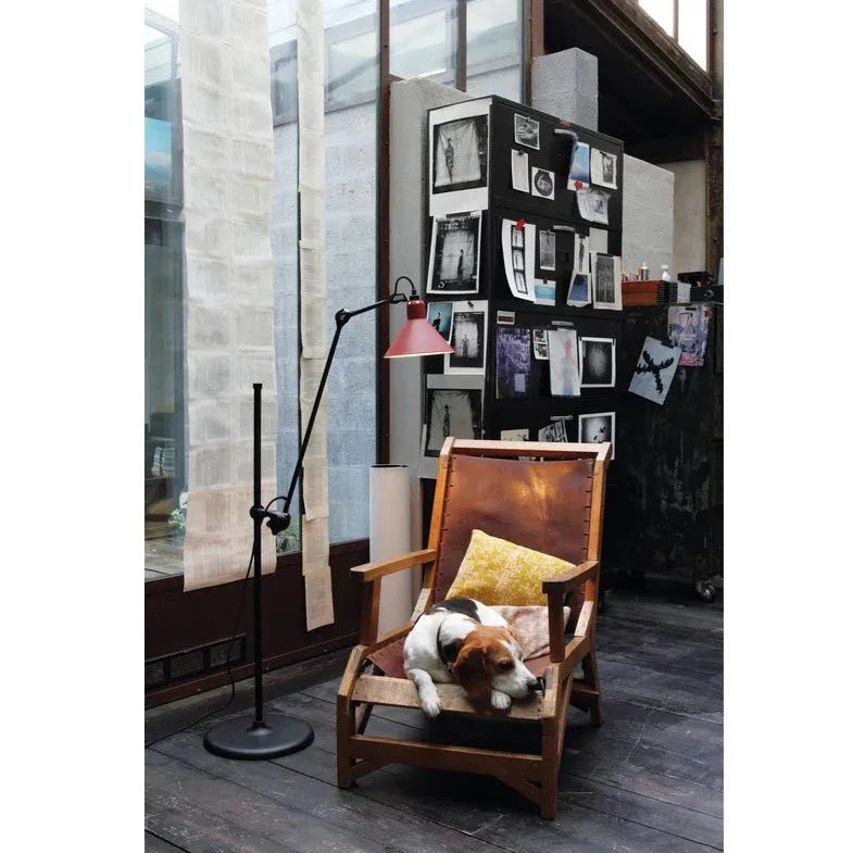 Gras-N215-Floor-Red-with-Dog