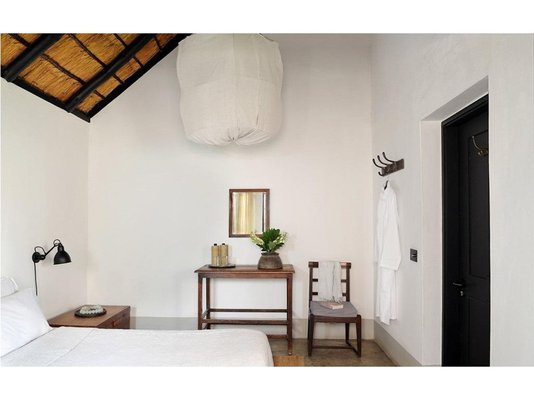 Gras-N304-Wall-Black-with-Cable-Bedside-Sloped-Ceiling