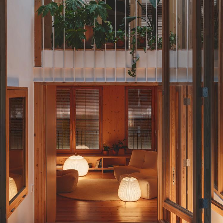 Knit Low Floor Lamp, Oval, Stretch Knit Material over Polymer Orb, 33.6W, LED, Push Dim