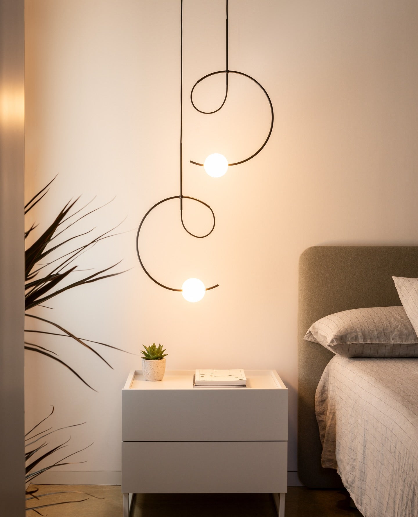 Loop Pendant, Triple Cluster, White Glass with Black, LED, Triac Dim, IP20