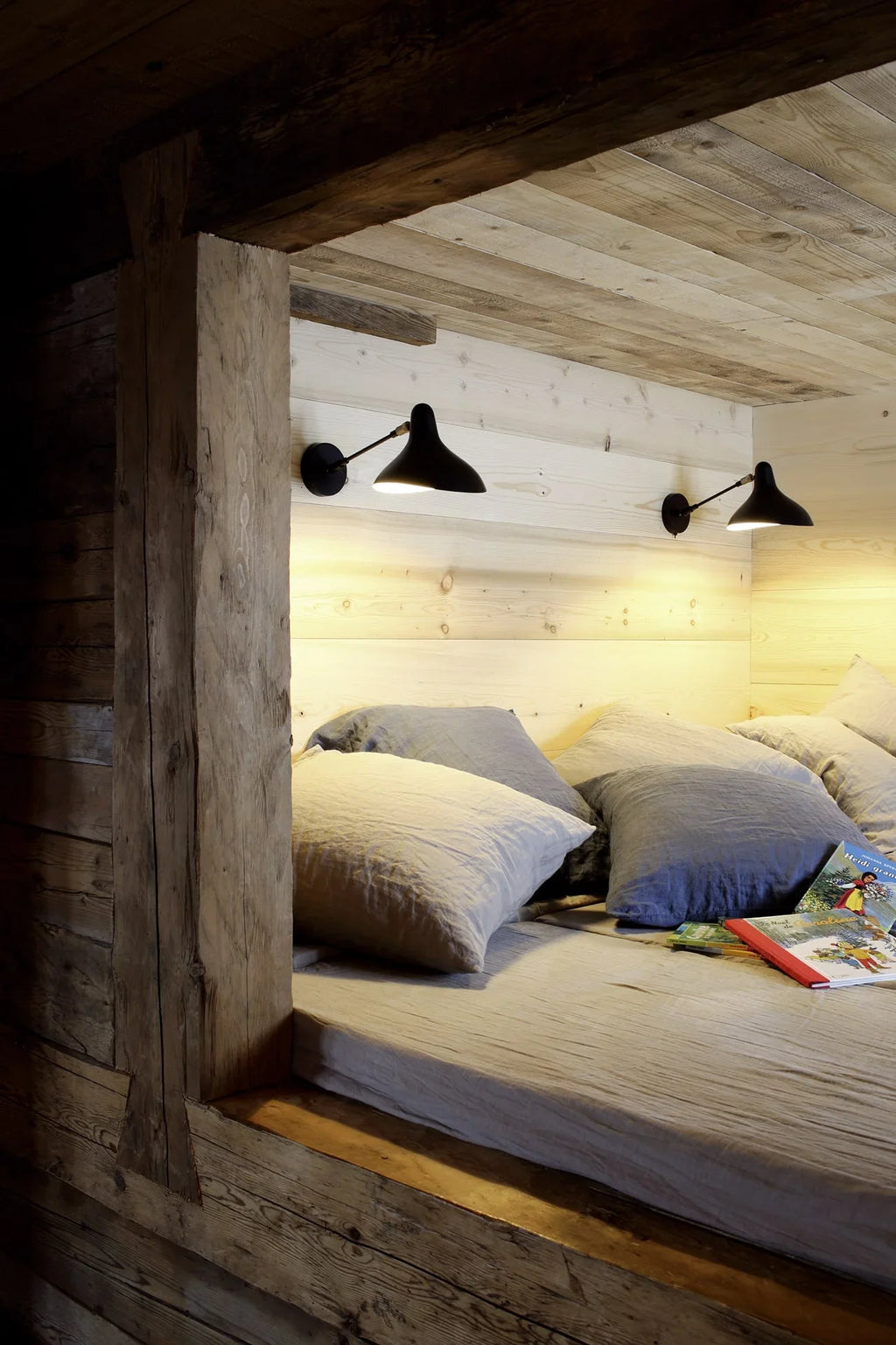 Mantis BS5 Adjustable Standard Wall, Black, Thumbswitch, E14, IP20