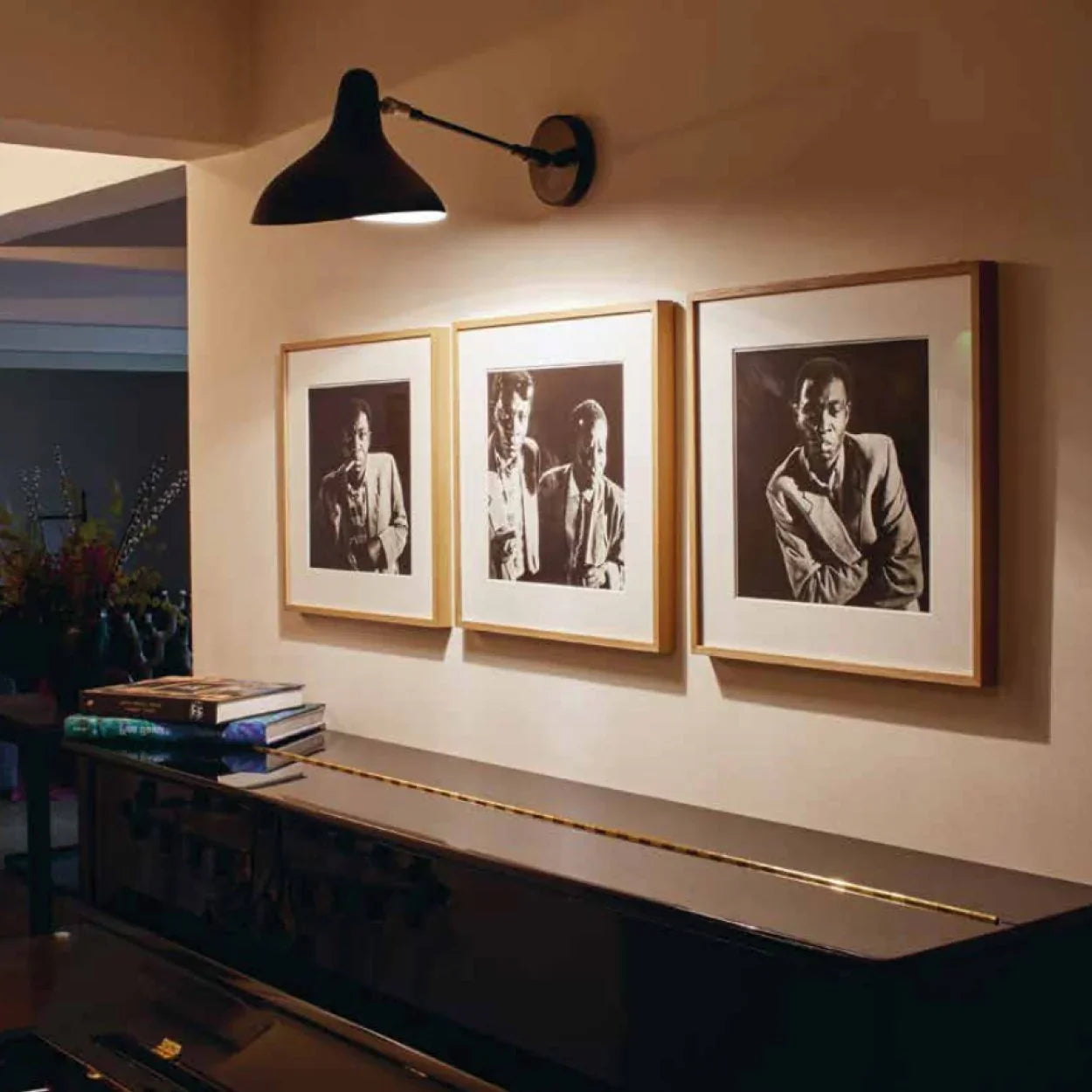 Mantis BS5 Adjustable Standard Wall, Black, Thumbswitch, E14, IP20