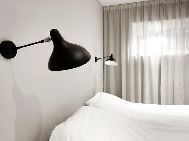 Mantis BS5 Adjustable Standard Wall, Black, Thumbswitch, E14, IP20