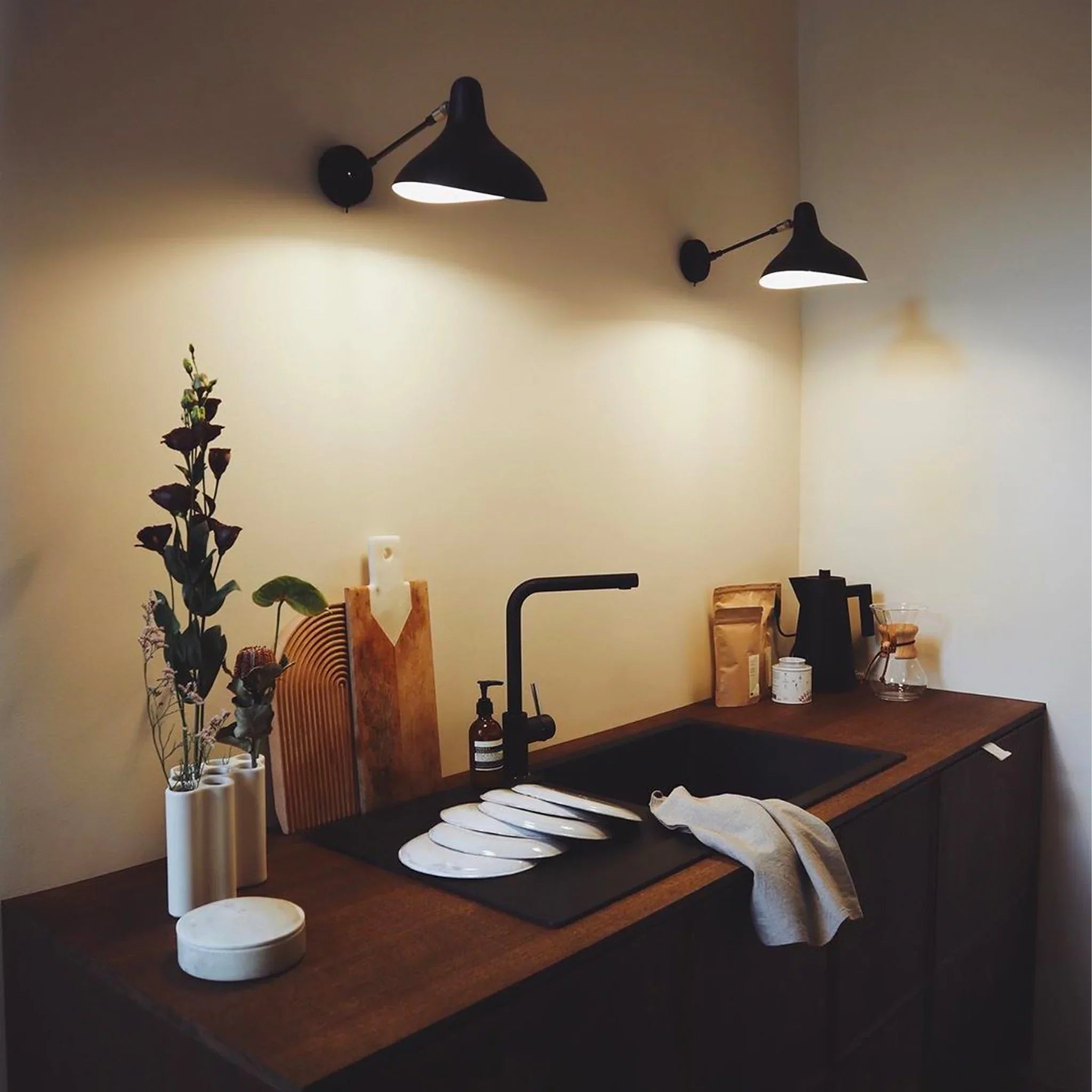 Mantis BS5 Adjustable Standard Wall, Black, Thumbswitch, E14, IP20