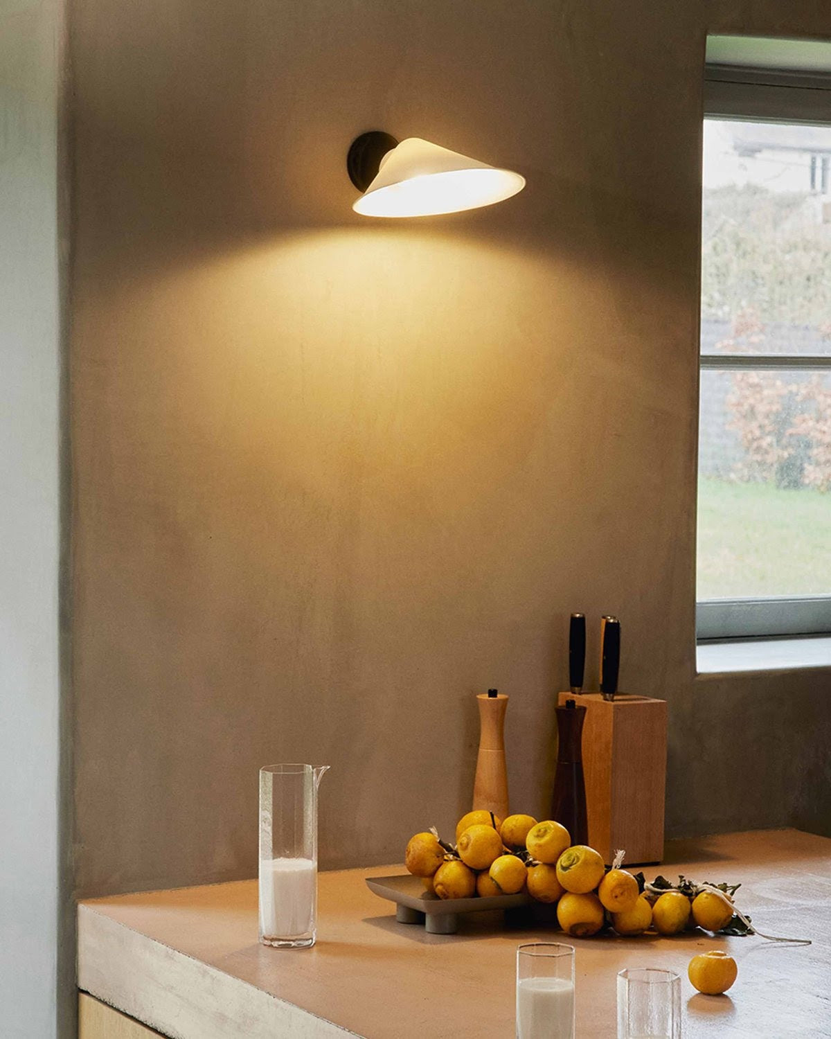 Plume Adjustable Wall, White Shade with Black Base, E27, IP20