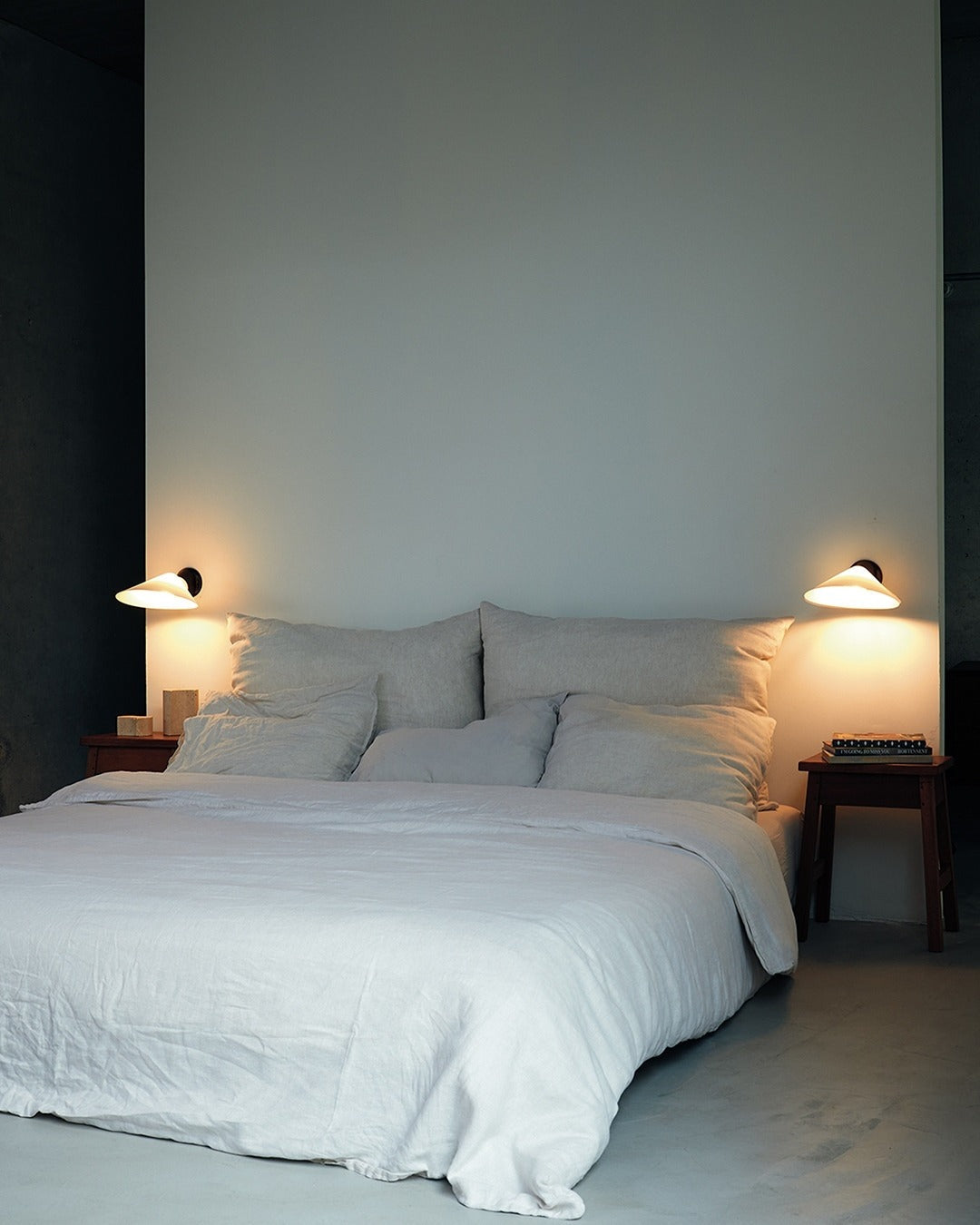 Plume Adjustable Wall, White Shade with Black Base, E27, IP44