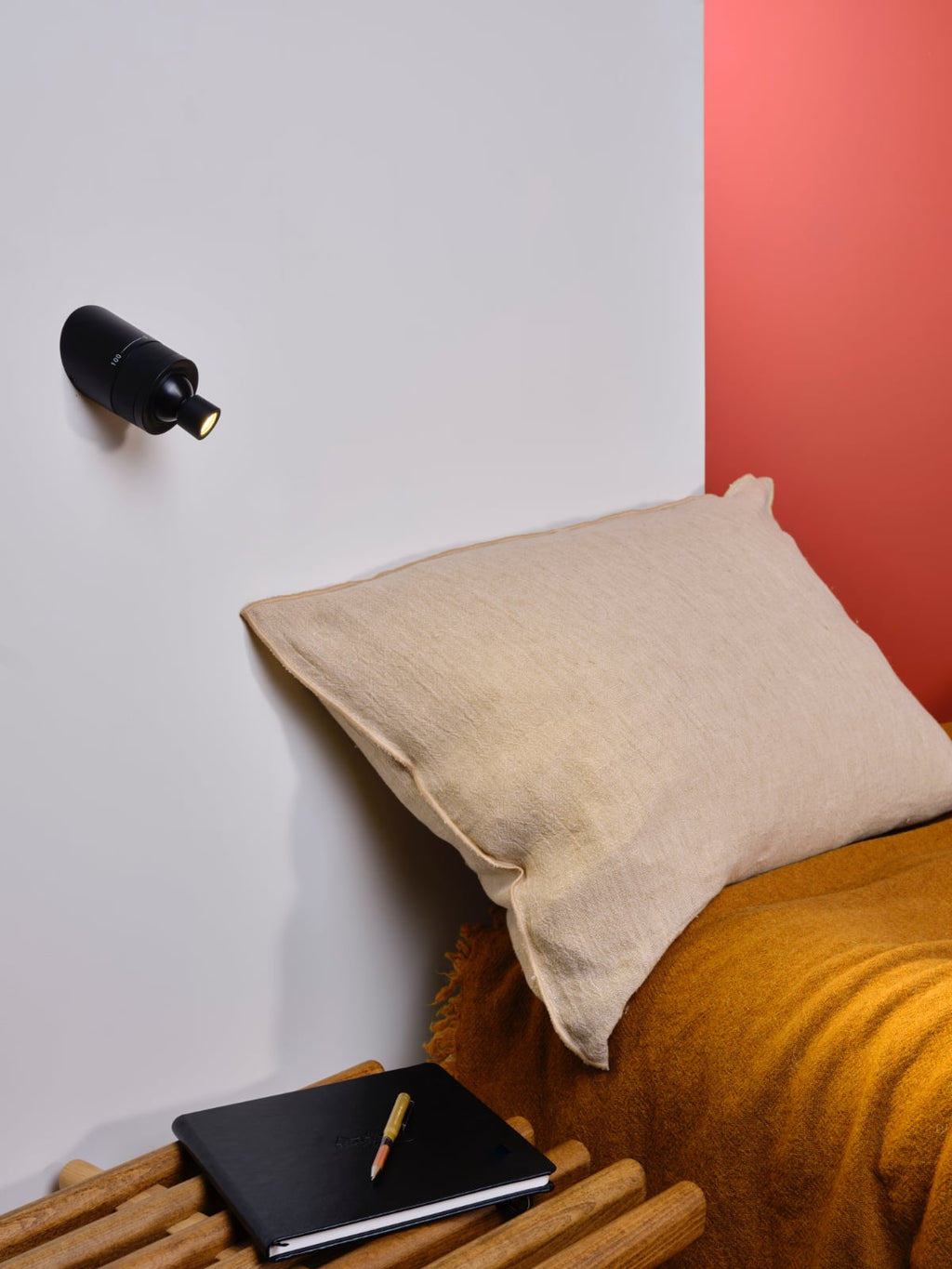 Vision 20/20 Adjustable Reading Wall, Black, LED, Thumbswitch Dim, Plug In, IP20