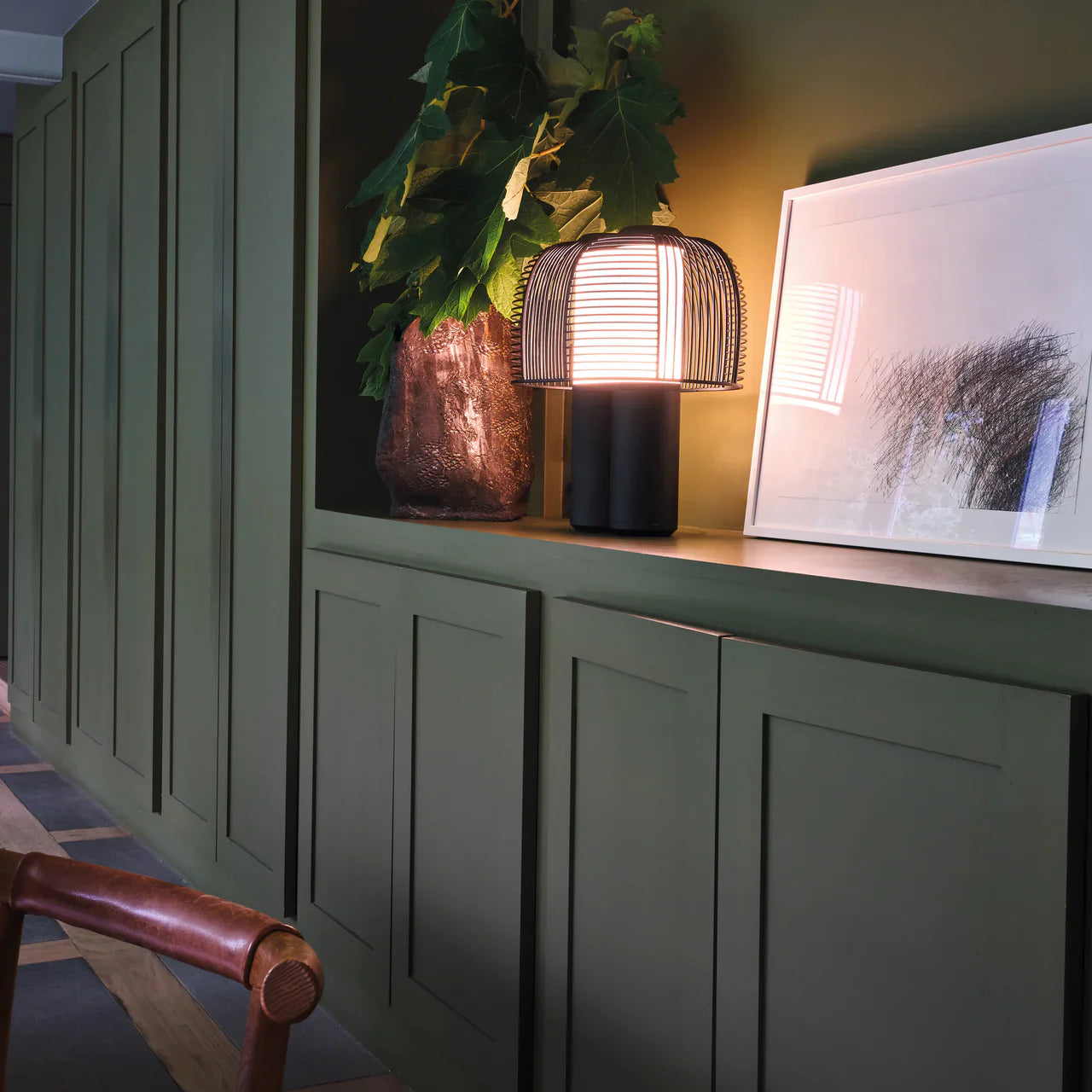 Yasuke Table Lamp, Black, LED, Thumbswitch Dim and Variable Kelvins, IP20